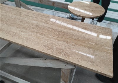 ראש שולחן טרוורטין